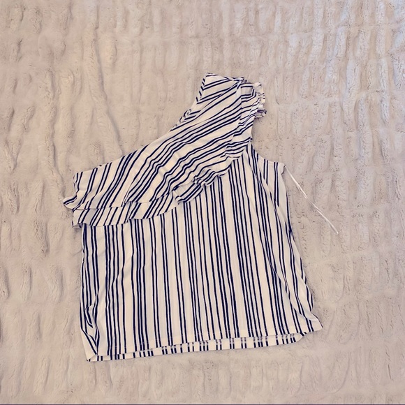 One shoulder top - Picture 2 of 5